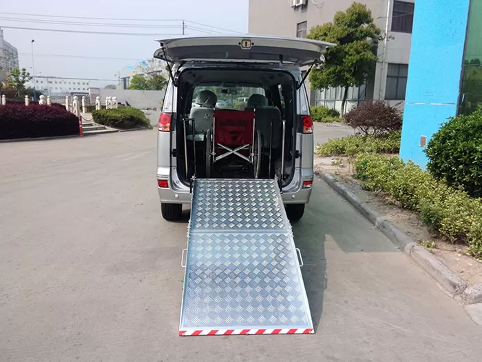 Fitur ramp kursi Roda Van Xinder-Tech