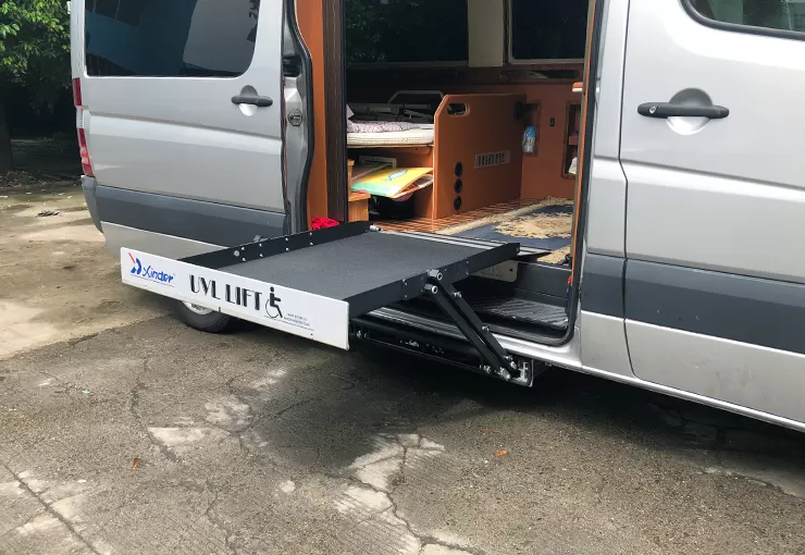 Pengangkat kursi roda mini-uvl
