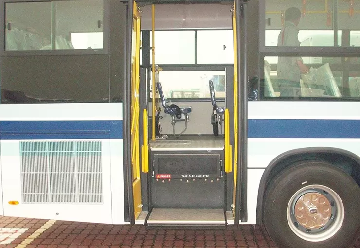 Angkat kursi roda STEP-B-1200 (semi-otomatis)