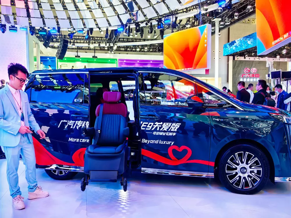 Bangku putar yang dapat dilepas Xindetech di Guangzhou Auto Show